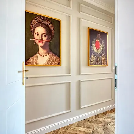 The Doors Luxury Apartment