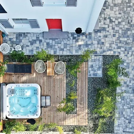 The Doors Luxury Apartment *