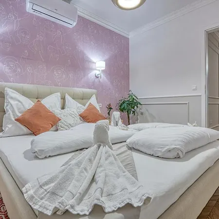 The Doors Luxury Apartment
