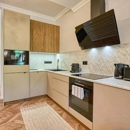 The Doors Luxury Apartment *