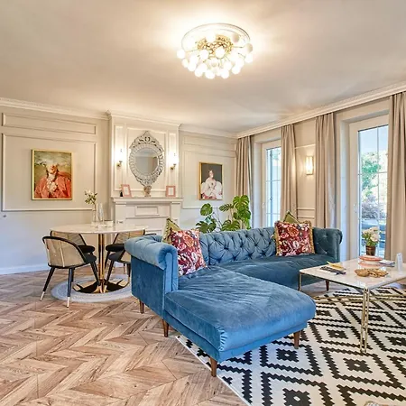 The Doors Luxury Apartment *