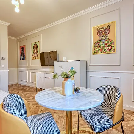 The Doors Luxury Apartment *